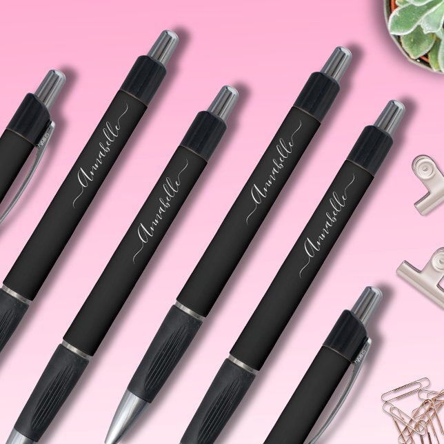 Stylo Nom personnalisé noir et blanc (Custom personalized pens with stylish script text. Just add your own name.  Colors can be changed. )