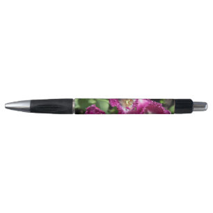Stylo Tulipes mignonnes pourpres dans le jardin