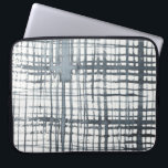 Stylus - Karo-Muster Laptopschutzhülle<br><div class="desc">Stylus I von Chariklia Zarris. Enthält Streifen auf weißem Hintergrund,  die ein kariertes Muster erzeugen.</div>