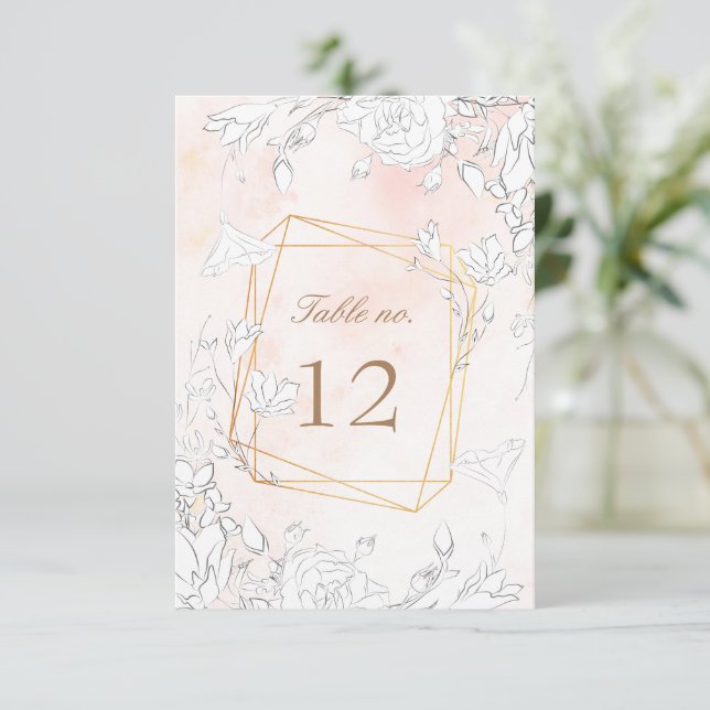 Subtile Blush Floral Wedding Tischnummer (Stehend Vorderseite)