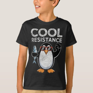 Subtiler kühler Widerstand Pinguin Zölle Protest A T-Shirt