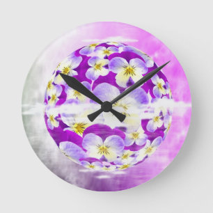 Subtiles, einfaches Veilchen-Stiefmütterchen-Blume Runde Wanduhr