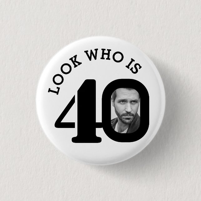 Suchen Sie, wer 40 Foto Schwarz-Weiß-Taste/Abzeich Button (Vorderseite)