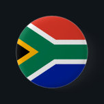 Südafrikanische Flagge Button<br><div class="desc">Flagge Südafrikas. Die Flagge Südafrikas wurde am 27. April 1994 zu Beginn der Parlamentswahlen in Südafrika 1994 adoptiert, um die seit 1928 verwendete Flagge zu ersetzen. Die neue Nationalflagge, entworfen von Staat Herald Frederick Brownell, wurde ausgewählt, um die neue Demokratie zu repräsentieren. Drei der Farben - schwarz, grün und gelb...</div>