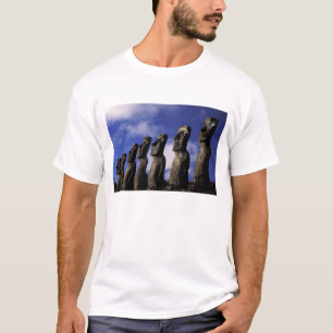 Südamerika, Chile, Osterinsel, Ahu Akiri. T-Shirt