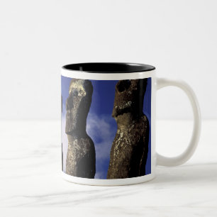 Südamerika, Chile, Osterinsel, Ahu Akiri. Zweifarbige Tasse