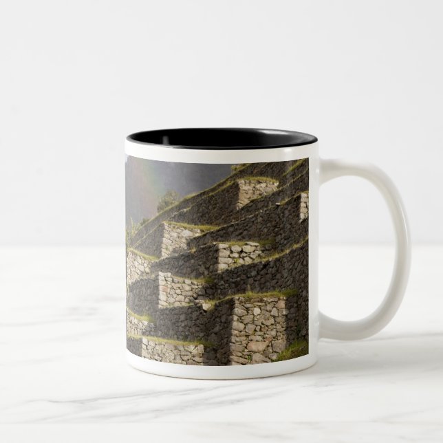 Südamerika, Peru, Machu Picchu. Regenbogen Zweifarbige Tasse (Rechts)