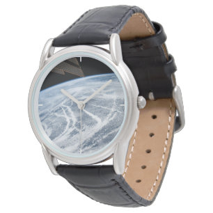 Südlich der Aleutianischen Inseln herrschen Wolken Armbanduhr