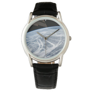 Südlich der Aleutianischen Inseln herrschen Wolken Armbanduhr
