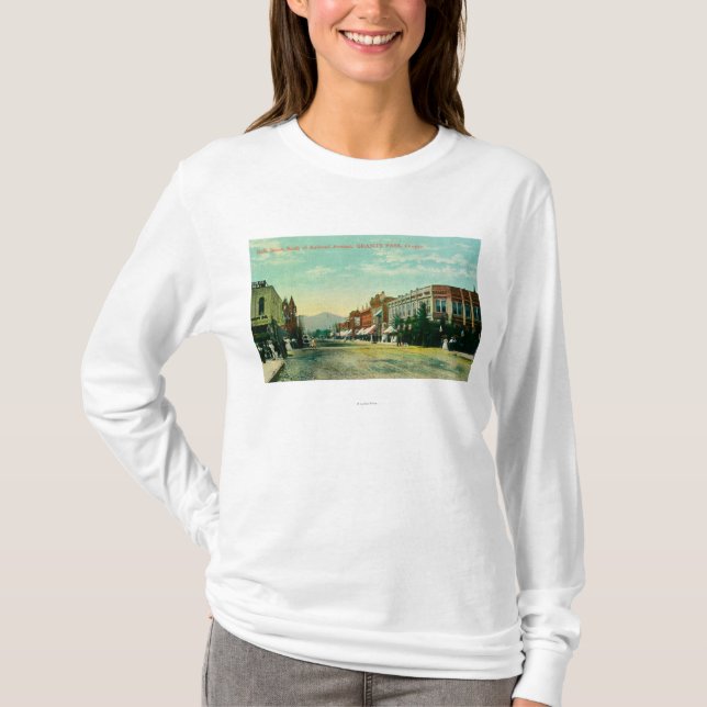 Südliche Ansicht der 6. Straße von der Eisenbahn T-Shirt (Vorderseite)