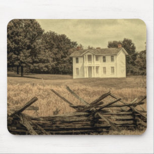 Südliche Landschaft Rustikales Kolonialhaus Mousepad