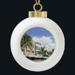 Südstrand Keramik Kugel-Ornament<br><div class="desc">Eingelassenes Miami Beach, Florida</div>