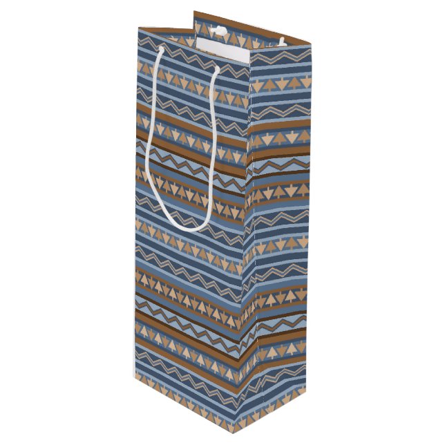 Südwest-Stil Blau und braun geometrisches Muster Geschenktüte Für Weinflaschen (Vorderseite Schrägansicht)