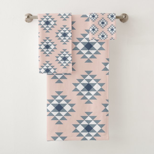 Südwestdiamant-Muster erröten Grau Badhandtuch Set (Insitu)
