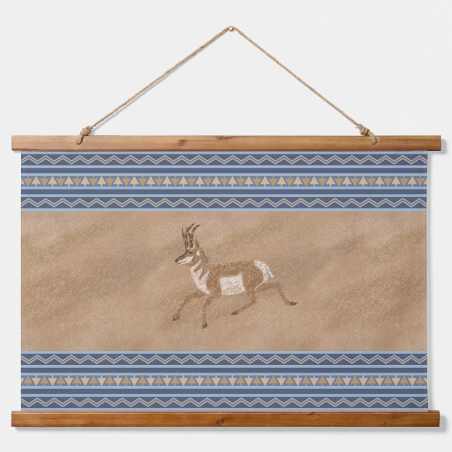 Südwestpronghorn Running Antelope Blue Border Wandteppich Mit Holzrahmen (Vorne)