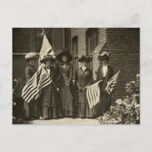 Suffragetten Frauen tragen die amerikanische Flagg Postkarte