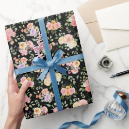 Summer Boho Floral auf Black Geschenkpapier