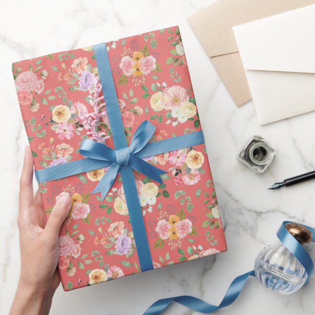 Summer Boho Floral on Dark Coral Pink Geschenkpapier (Schenken)