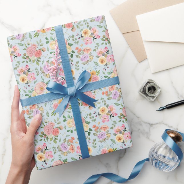 Summer Boho Floral on Light Blue Geschenkpapier (Schenken)