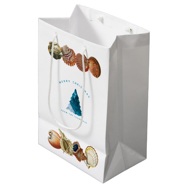 Summer Christmas Beach Seashell Individuelle Name Mittlere Geschenktüte (Vorderseite Schrägansicht)