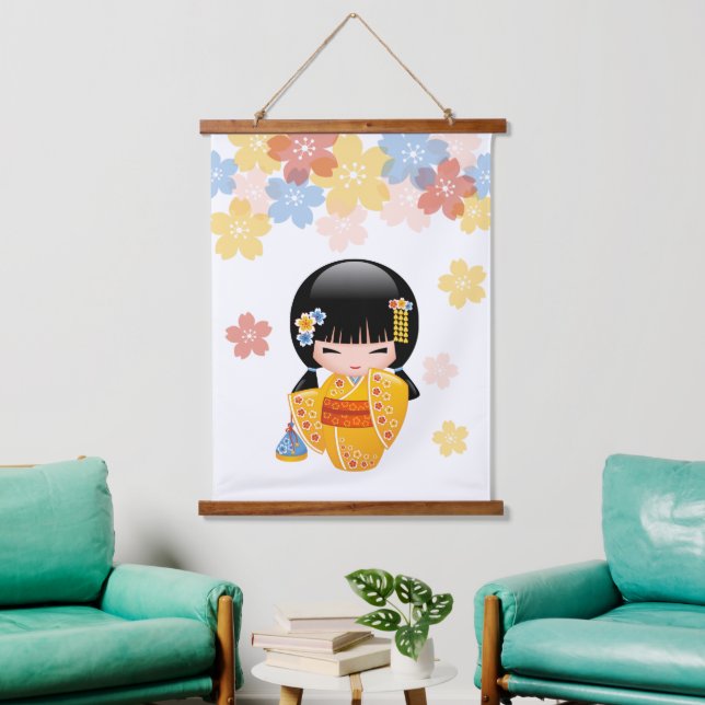 Summer Kokeshi Doll - Yellow Kimono Geisha Girl Wandteppich Mit Holzrahmen (Wohnzimmer)