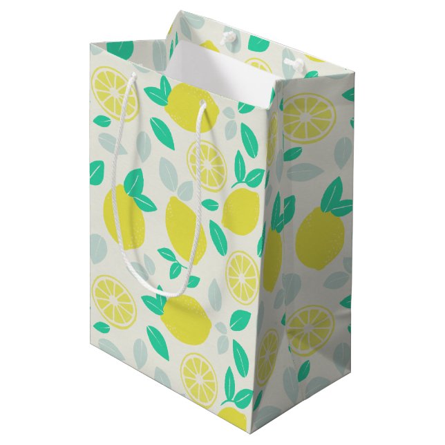 Summer Lemon Muster in Cream Mittlere Geschenktüte (Vorderseite Schrägansicht)