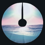 Summer Sea Sunset Tropical Beach Foto Polyester Weihnachtsbaumdecke<br><div class="desc">Wunderschönes tropisches Strandseegebiet mit bunten Sonnenuntergang, Meerblick Foto mit einem phantastischen Regenbogen Farben Sonnenuntergang über dem Meer, blaue Ozean ruhige Wellen, leuchtend bläulichen Strand Sand und eine große hell leuchtende weiße Sonne, die eine Mischung aus rosa, aquamarin, blau, grün gelb pastellfarben Horizont Küste. Dieses einzigartige tropische Paradies Meer Original Natur...</div>