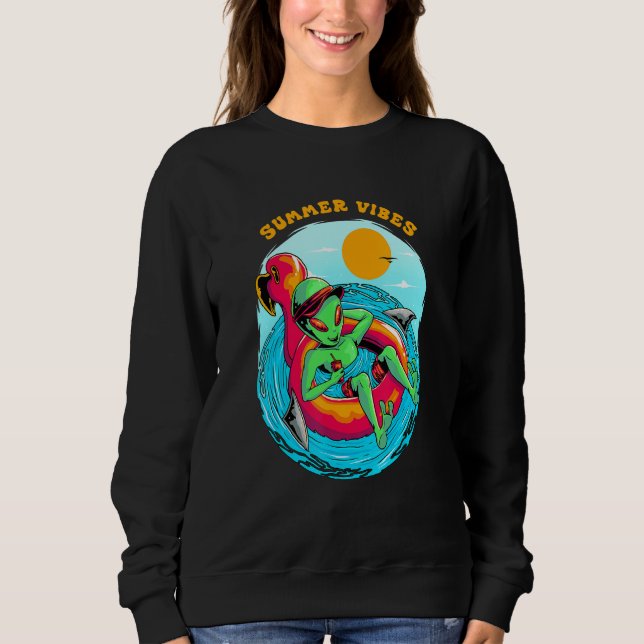 Summer Vibes Alien Resting in the Beach Vacation B Sweatshirt (Vorderseite)