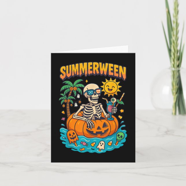 Summerween Skeleton Vibes Chillin in einer Kürbisf Karte (Vorderseite)