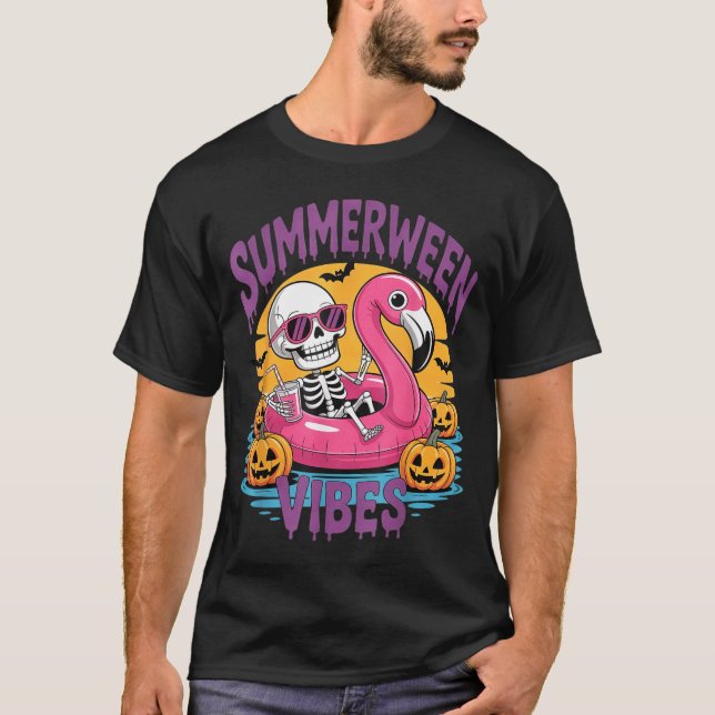 Summerween Vibes Skeleton Flamingo Spooky Hallowee T-Shirt (Vorderseite)
