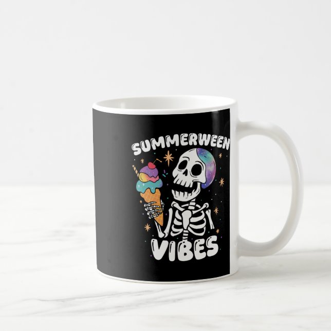 Summerween Vibes Skeletto Eislaufmuseum Monte Brè Kaffeetasse (Rechts)