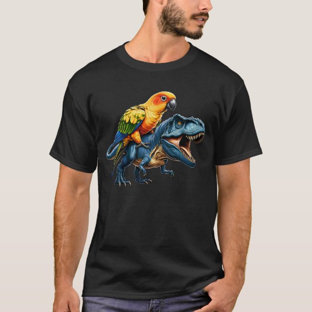 Sun Conure Parrot Riding Dinosaur Funny Bird Lover T-Shirt (Vorderseite)