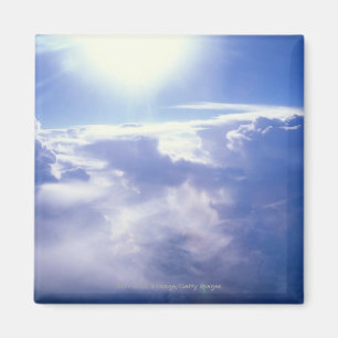 Sun, der durch Wolken shinning ist Magnet