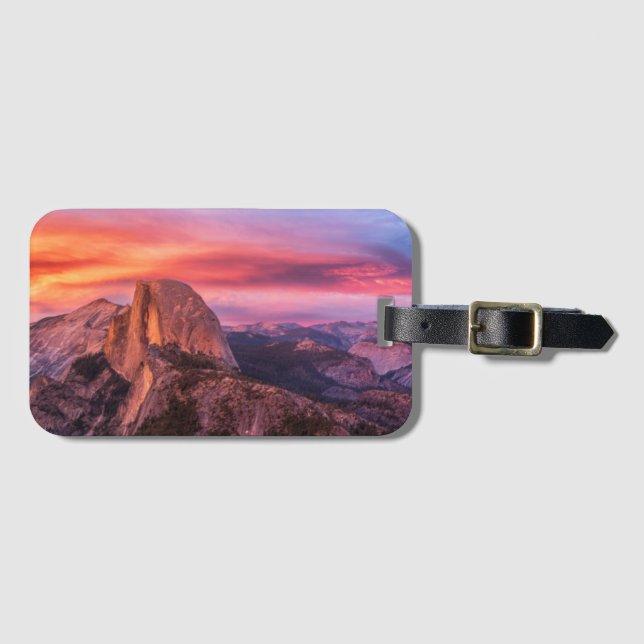Sun, der über eine felsige Landschaft einstellt Gepäckanhänger (Vorderseite (Horizontal))