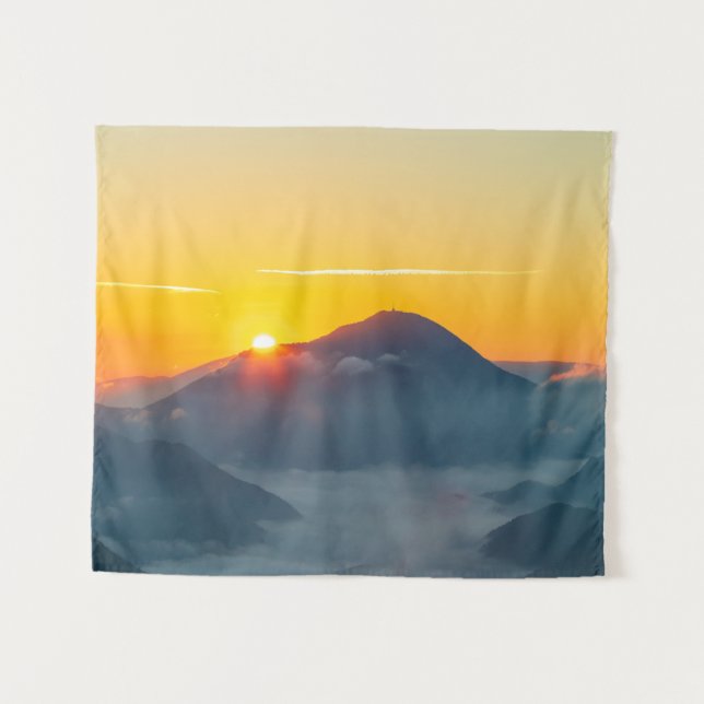 Sun, Gipfel hinter Uršlja gora, Slowenien Wandteppich (Vorderseite (Horizontal))