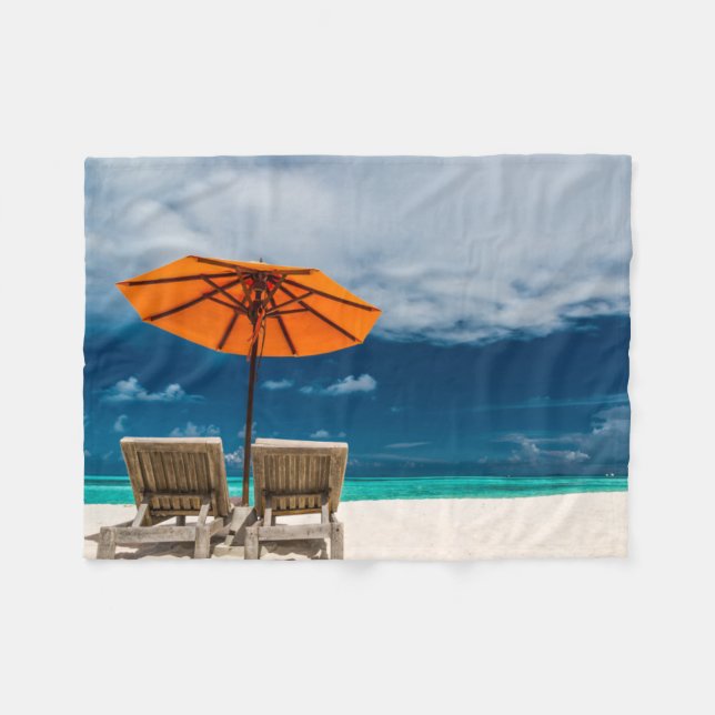 Sun-Regenschirm auf Sandy-Strand |Maldives Fleecedecke (Vorderseite (Horizontal))