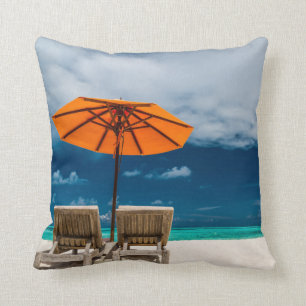 Sun-Regenschirm auf Sandy-Strand  Maldives Kissen