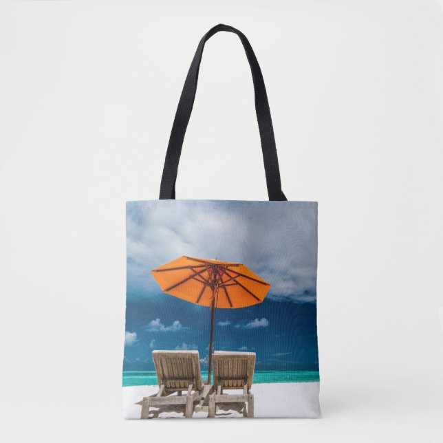 Sun-Regenschirm auf Sandy-Strand |Maldives Tasche (Vorderseite)