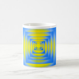 Sun solaire regardant la tasse fixement de tasse