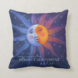 Sun und Mond-Eklipse-perfekte Ausrichtung Kissen