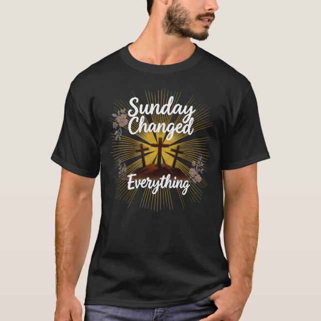 Sunday Changed Everything-Easter Resurrection  T-Shirt (Vorderseite)