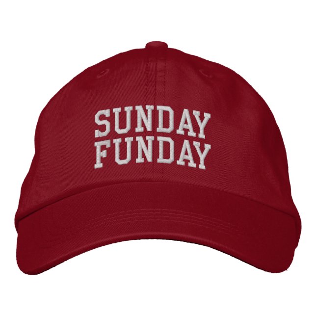 'Sunday Funday' Football Weekend, Golf Course Gift Bestickte Baseballkappe (Vorderseite)