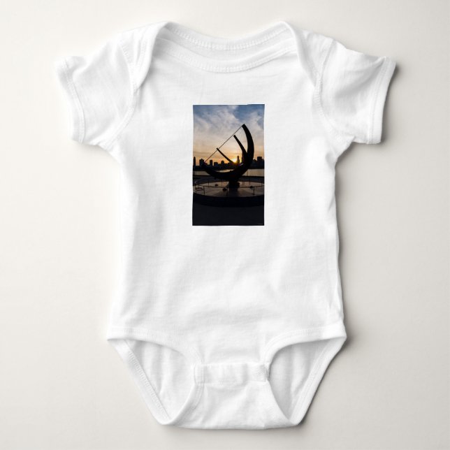 Sundial Sunset Baby Strampler (Vorderseite)