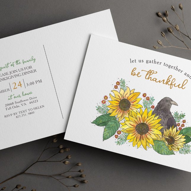 Sunflowers Thanksgiving Dîner de fête Invitation (Postcard Invitation for Thanksgiving Dinner Featuring Watercolor Crow in Sunflowers Design)