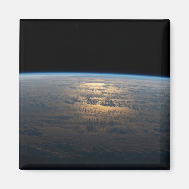 Sunglint strahlt aus einem teilweise bewölkten Süd Magnet (Vorne)