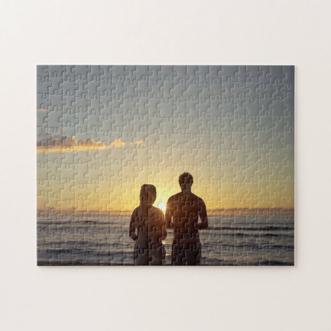 Sunlight Image Shot Couple on Beach (Horizontal)
