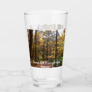 Sunlit Herbstweg im Laurel Hill Staat Park Glas