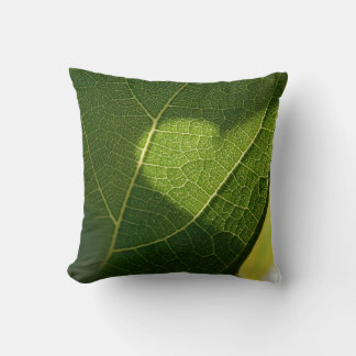 Sunlit Leaf Heart Throw Pillow Kissen
