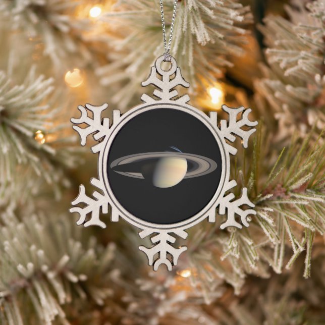 Sunlit Saturn Gas Giant Planet von Cassini Schneeflocken Zinn-Ornament (Baum)