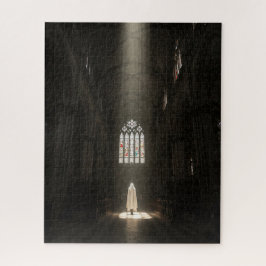 Sunlit sein in der alten geheimnisvollen Kathedral